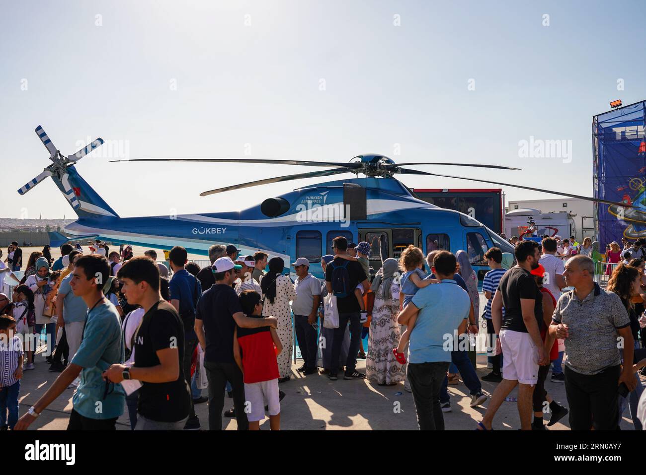 Ankara, Turquie. 30 août 2023. GOKBEY, l'hélicoptère polyvalent développé par Turkish Aerospace Industries exposé au Teknofest 2023. TEKNOFEST Aviation, Space and Technology Festival est un festival d'aviation, de technologie et de technologie spatiale qui se tient en Turquie. Le 8e de TEKNOFEST, dont le premier a eu lieu en 2018, s'est tenu à l'aéroport militaire d'Etimesgut à Ankara. Crédit : SOPA Images Limited/Alamy Live News Banque D'Images