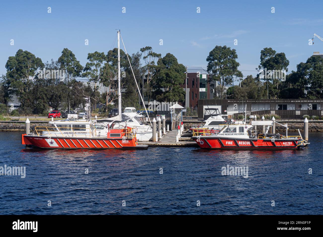 Photos du port de Melbourne par une belle journée ensoleillée, axées sur les bateaux utilisés pour les pompiers et les sauvetages. Banque D'Images