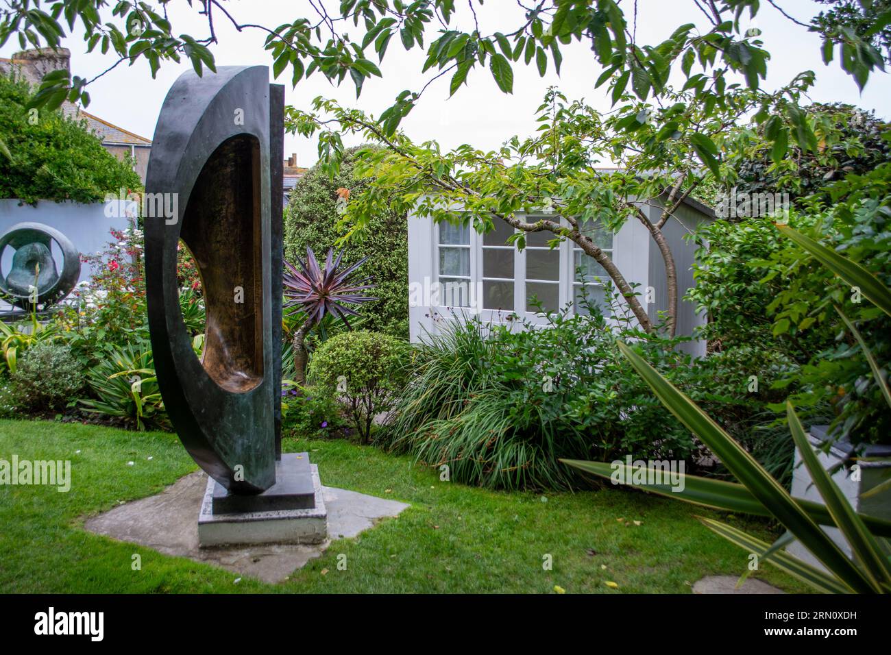 ST IVES, UK - jardin de sculptures de Barbara Hepworth (1903-1975) à St Ives, Cornouailles, UK. Banque D'Images