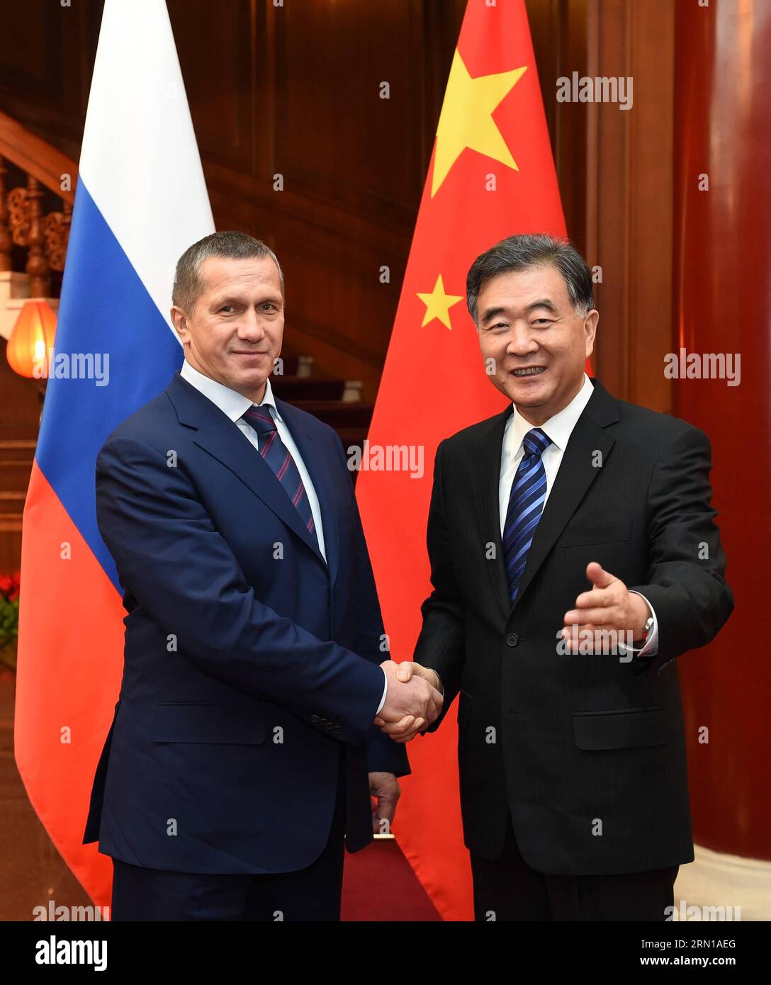 (141211) -- BEIJING, 11 décembre 2014 -- le vice-premier ministre chinois Wang Yang (à droite) rencontre Yuri Trutnev, vice-premier ministre russe et envoyé plénipotentiaire présidentiel dans le district fédéral d'extrême-Orient, à Beijing, capitale de la Chine, le 11 décembre 2014.) (mp) CHINE-BEIJING-WANG YANG-RUSSIE-VICE-Premier ministre (CN) LiuxJiansheng PUBLICATIONxNOTxINxCHN Beijing DEC 11 2014 le Vice-Premier ministre chinois Wang Yang r rencontre Yuri Trutnev Vice-premiers ministres russes et envoyé plénipotentiaire présidentiel dans le District fédéral d'extrême-Orient à Beijing capitale chinoise DEC 11 2014 MP Chine Beijing Wang ya Banque D'Images