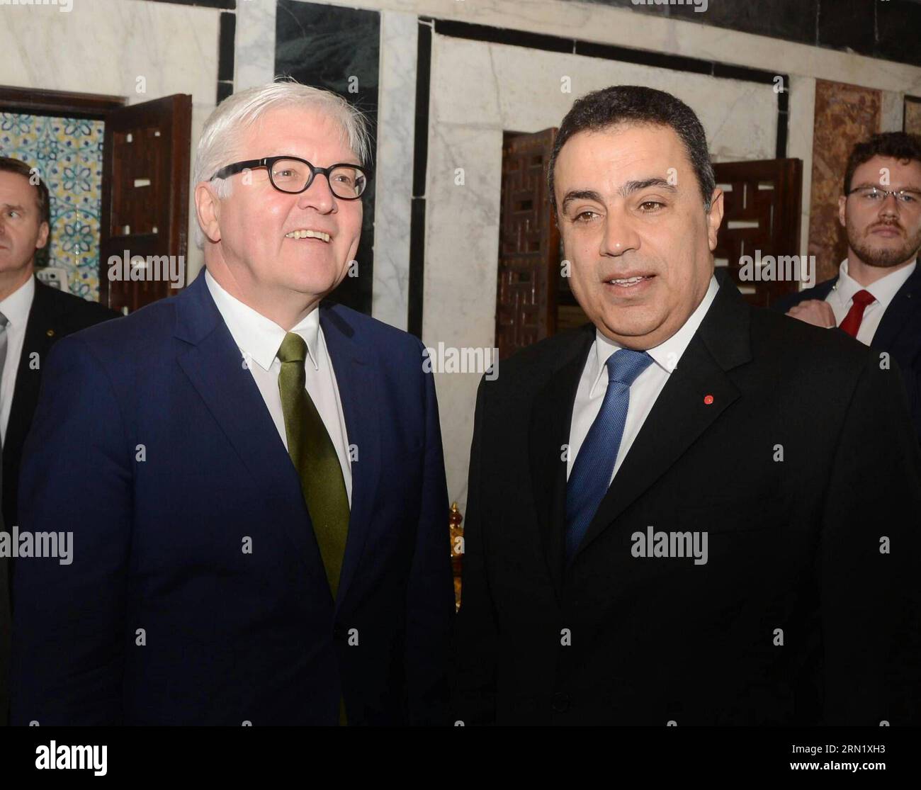 (150125) -- TUNIS, le Premier ministre tunisien Mehdi Jomaa (à droite) rencontre le ministre allemand des Affaires étrangères Frank-Walter Steinmeier en visite à Tunis, capitale de la Tunisie, le 24 janvier 2015.) (zkr) TUNISIE-TUNIS-PM-ALLEMAGNE-MINISTRE DES AFFAIRES ÉTRANGÈRES-RÉUNION Adel PUBLICATIONxNOTxINxCHN Tunis le Premier ministre tunisien Mehdi Jomaa rencontre les ministres allemands des Affaires étrangères Frank Walter Stein Meier à Tunis capitale de la Tunisie Jan 24 2015 CCR Tunisie Tunis PM Allemagne Réunion des ministres des Affaires étrangères Adel PUBLICATIONxNOTxINxCHN Banque D'Images