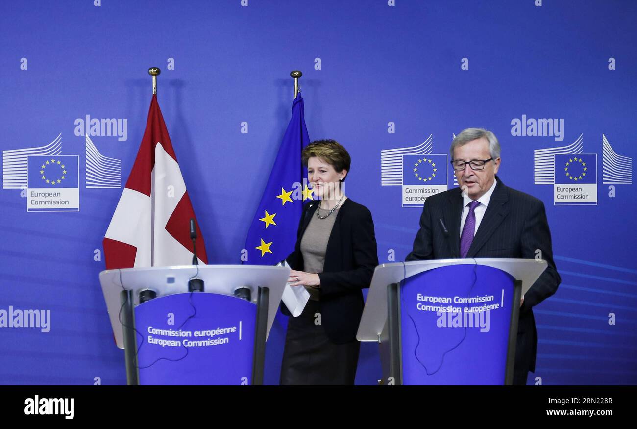 (150202) -- BRUXELLES, le 2 février 2015 -- le président de la Commission européenne Jean-Claude Juncker (à droite) et la présidente de la Confédération suisse Simonetta Sommaruga arrivent pour assister à une conférence de presse au siège de la Commission européenne à Bruxelles, Belgique, le 2 février 2015. Zhou Lei) BELGIQUE-UE-SUISSE ?? PUBLICATIONxNOTxINxCHN Bruxelles février 2 2015 le président de la Commission européenne Jean Claude Juncker r et la présidente de la Confédération suisse Simonetta Sommaruga arrivent pour assister à une conférence de presse AU siège de la Commission européenne à Bruxelles Belgique LE 2 2015 février Zhou Lei Belgium eu Switzerl Banque D'Images