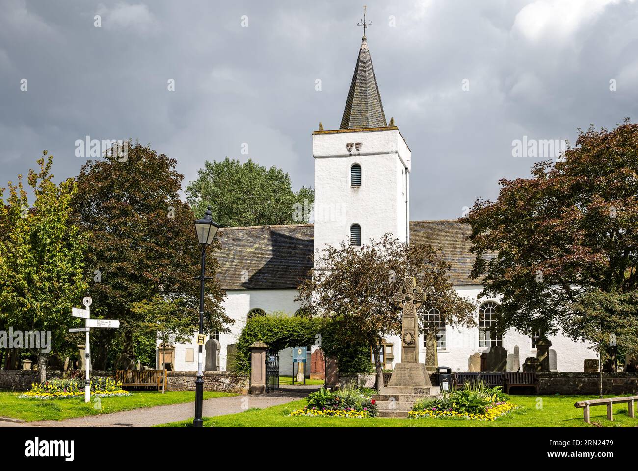 Clocher de l'église paroissiale du village de Gifford & Yester, cimetière et mémorial de guerre, East Lothian, Écosse, Royaume-Uni Banque D'Images