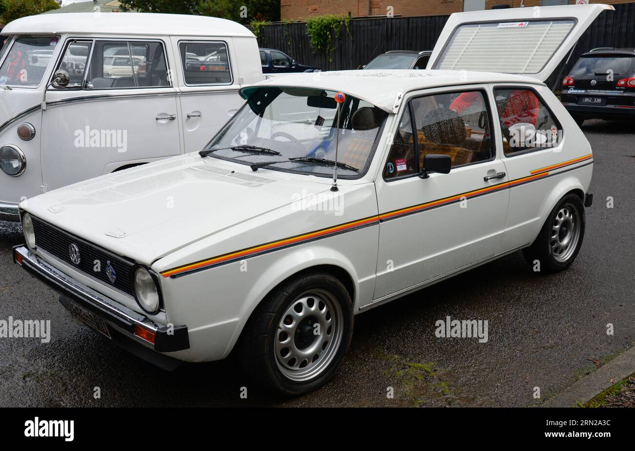 Volkswagen VW Golf Mk1 Mark i l blanc avec des rayures Vintage Retro Show Shine Day Out, Melbourne Victoria Banque D'Images