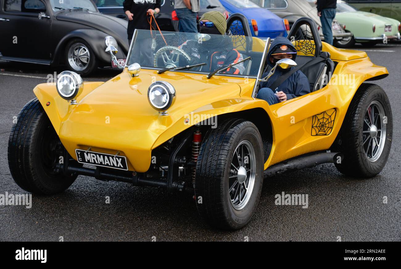Volkswagen VW Beach Buggy modifié jaune Vintage rétro Show Shine Day Out, Melbourne Victoria Banque D'Images
