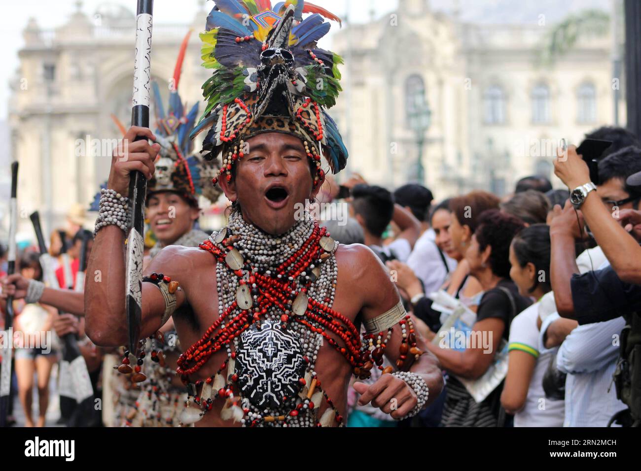 (150315) -- LIMA, danseuse péruvienne, se produit lors de la Parade des cultures du monde dans le cadre de la 8e rencontre internationale de folklore mon Pérou 2015 , à Lima, capitale du Pérou, le 14 mars 2015.) (dh) PÉROU-LIMA-SOCIETY-PARADE LuisxCamacho PUBLICATIONxNOTxINxCHN Lima un danseur péruvien se produit lors du défilé des cultures du monde dans LE CADRE DE la 8e rencontre internationale du folklore mon Pérou 2015 à Lima capitale du Pérou LE 14 2015 mars DH Pérou Lima Parade de la Société PUBLICATIONxNOTxINxCHN Banque D'Images