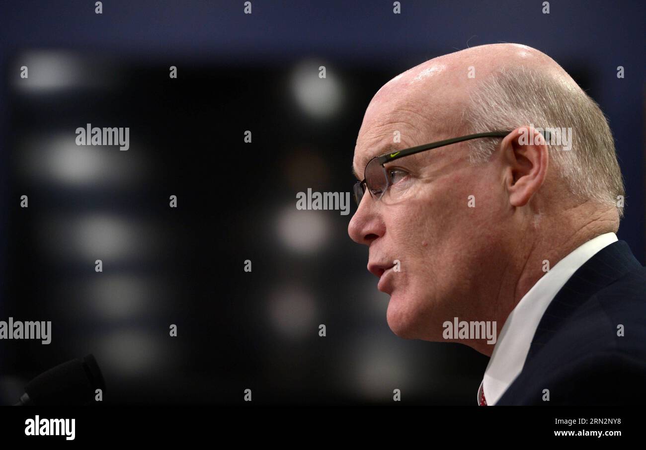 Joseph Clancy, directeur des services secrets américains, témoigne lors d'une audience devant le Comité des crédits de la Chambre sur Capitol Hill à Washington D.C., aux États-Unis, en mars. 17, 2015.) (lrz) U.S.-WASHINGTON D.C.-SECRET SERVICE-AUDIENCE YinxBogu PUBLICATIONxNOTxINxCHN le directeur des services secrets Joseph Clancy témoigne À une audience devant le Comité des crédits de la Chambre SUR Capitole à Washington D. C. les États-Unis Mars 17 2015 U Washington D C Secret Service Hearing YinxBogu PUBLICATIONxNOTxINxCHN Banque D'Images