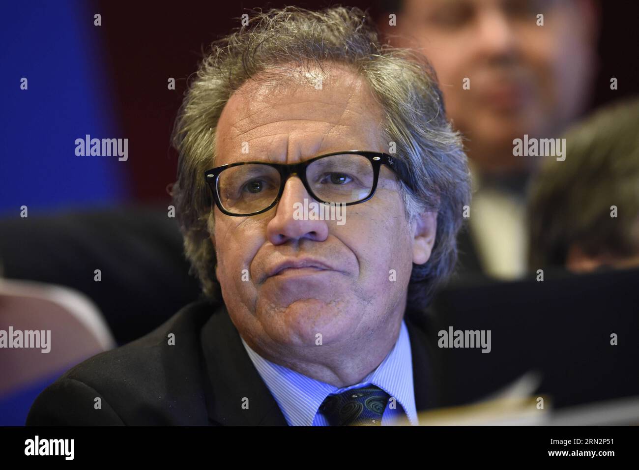 (150318) -- MONTEVIDEO -- Imagen prise le 10 novembre 2014 montre le ministre des Affaires étrangères de l'Uruguay Luis Almagro réagissant lors d'une session du Parlement du marché commun du Sud (MERCOSUR) à Montevideo, capitale de l'Uruguay. L'Organisation des États Américains (OEA) a élu mercredi l'ancien ministre uruguayen des Affaires étrangères Luis Almagro comme nouveau secrétaire général de l'organisation hémisphérique.) (vf) URUGUAY-MONTEVIDEO-OAS-POLITICS-ALMAGRO NicolasxCelaya PUBLICATIONxNOTxINxCHN Montevideo Imagen prise LE 10 2014 novembre montre les ministres des Affaires étrangères de l'Uruguay, Luis Almagro, réagissant lors d'une session du Parlement Banque D'Images