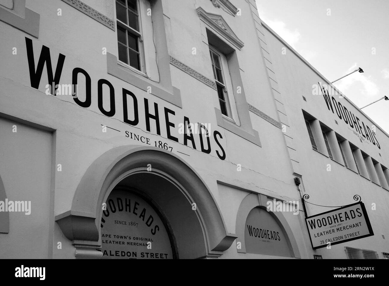 Photo noir et blanc du marchand de cuir Woodheads au Cap. Banque D'Images