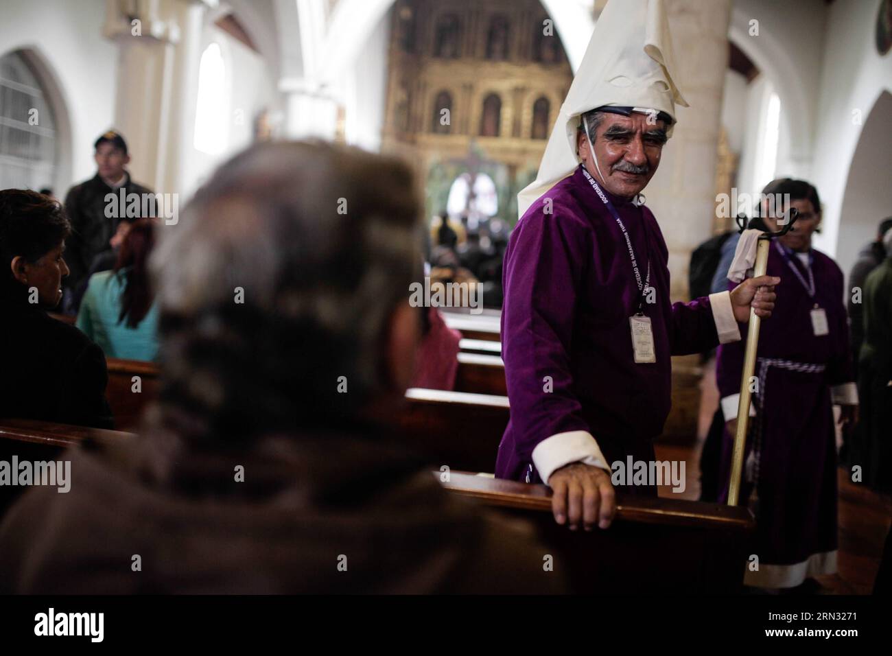 Jose Fabio Moreno, 70 ans, réagit avant la procession du Vendredi Saint, dans le cadre de la célébration de la semaine Sainte, dans la municipalité de Tunja, en Colombie, le 3 avril 2015. Jhon Paz) (vf) COLOMBIA-TUNJA-SOCIETY-HOLY WEEK e Jhonpaz PUBLICATIONxNOTxINxCHN 70 ans Jose Fabio Moreno réagit avant la procession du Vendredi Saint dans le cadre de la célébration de la semaine Sainte dans la municipalité de Tunja Colombia LE 3 2015 avril Jhon Paz VF Colombie Tunja Society Holy week e PUBLICATIONxNOTxINxCHN Banque D'Images