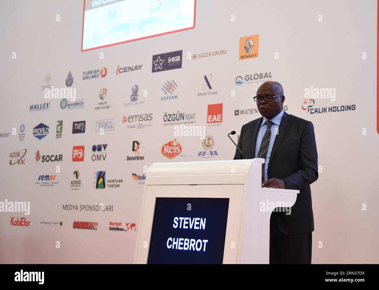 ISTANBUL, avril 8,2015 -- Steven Chebrot, ministre d'État ougandais aux Transports, prononce un discours au forum de la route de la soie du 18e Sommet de l'économie eurasienne à Istanbul, Turquie, le 8 avril 2015. L'initiative de la route de la soie a été présentée comme le nouveau modèle de coopération pour le 21e siècle lors du Sommet de l'économie eurasienne à Istanbul mercredi. ) TURQUIE-ISTANBUL-SOMMET DE L'ÉCONOMIE EURASIENNE HexCanling PUBLICATIONxNOTxINxCHN Istanbul avril 8 2015 Steven les ministres d'État aux Transports de l'Ouganda prononce un discours AU Forum de la route de la soie du 18e Sommet de l'économie EURASIENNE à Istanbul, Turquie, avril 8 2 Banque D'Images