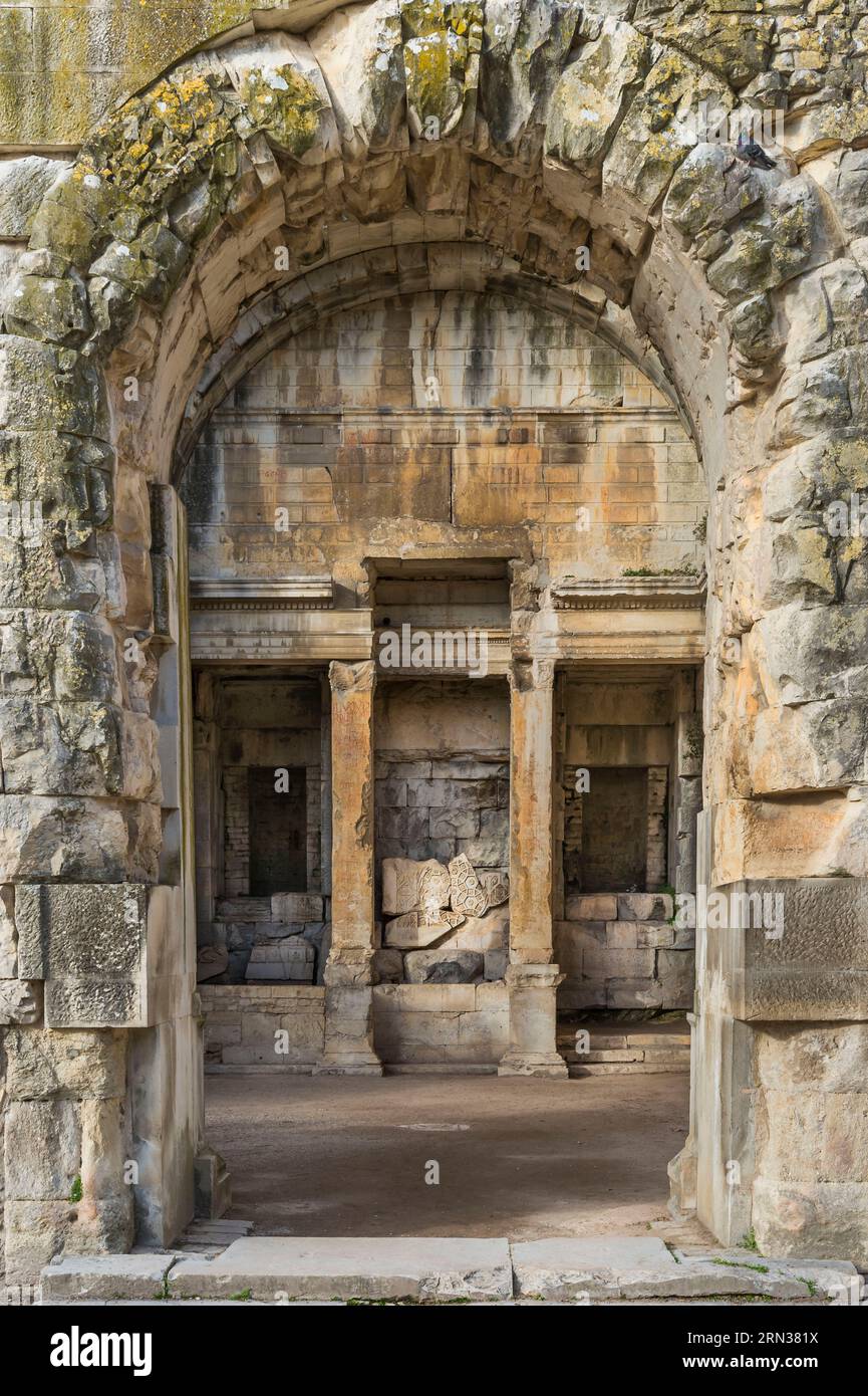 France, Gard, Nîmes, Jardins de la Fontaine, le temple de Diane reste du grand sanctuaire de l'Augusteum dédié à Auguste Banque D'Images