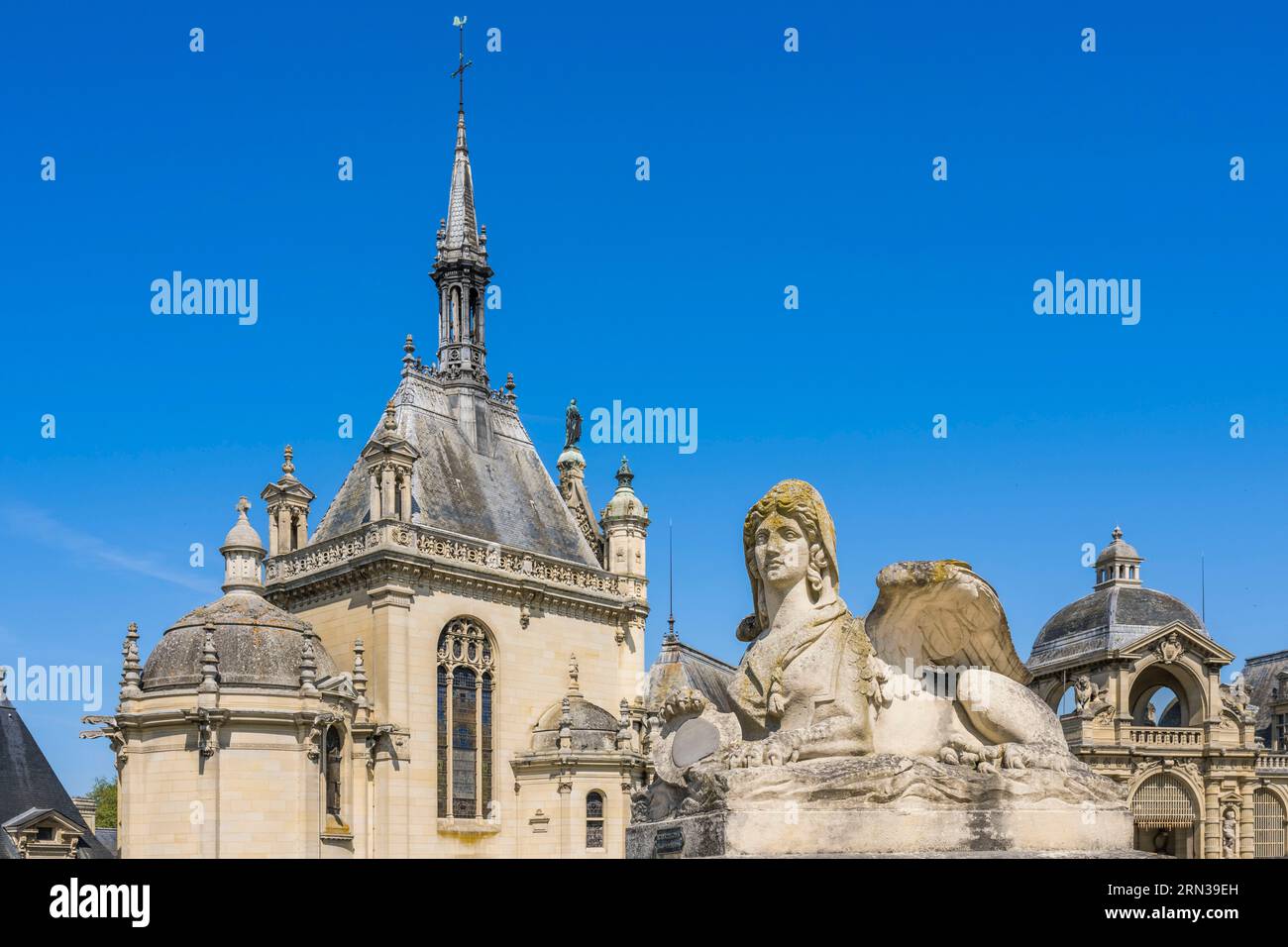 France, Oise, Chantilly, le château de Chantilly, le musée Condé, la chapelle et la statue de Sphinge d'après Antoine Watrinelle Banque D'Images