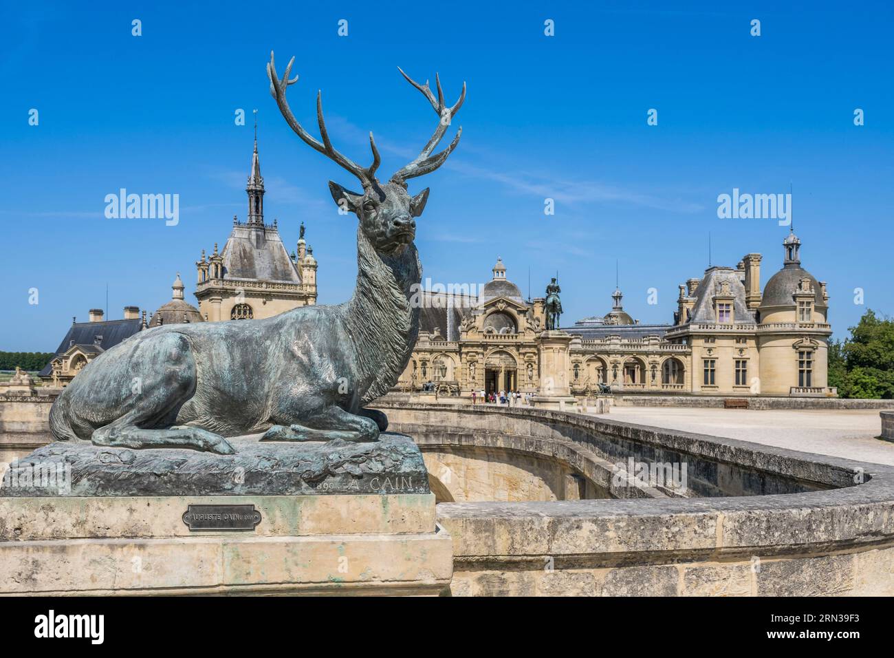 France, Oise, Chantilly, le château de Chantilly et le musée Condé, terrasse du Constable, cerfs assis du sculpteur Auguste Cain Banque D'Images