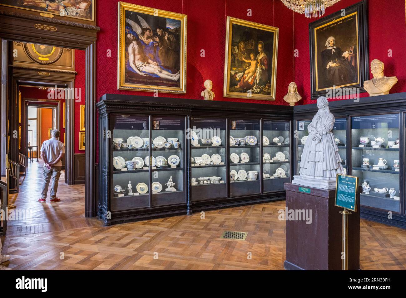 France, Oise, Chantilly, le château de Chantilly, le musée Condé, la porcelaine de Chantilly dans le cabinet d'Orléans Banque D'Images