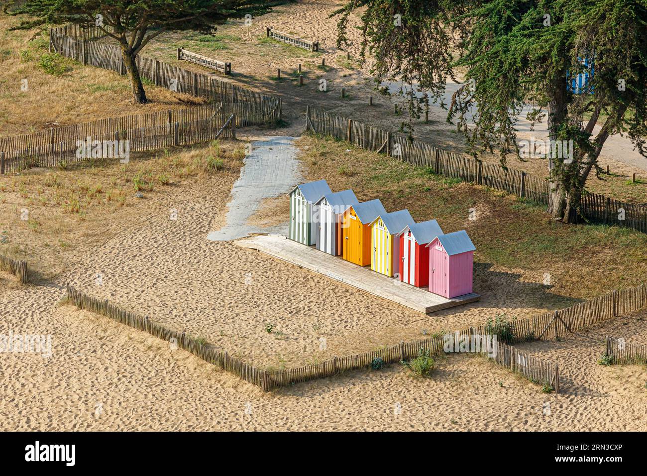 France, Charente Maritime, la Bree les bains, cabines de plage (vue aérienne) Banque D'Images