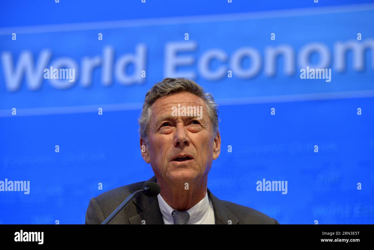 (150414) -- WASHINGTON D.C., le 14 avril 2015 -- Olivier Blanchard, économiste en chef du Fonds monétaire international (FMI), prend la parole lors d'un point de presse sur les Perspectives de l'économie mondiale au siège du FMI à Washington D.C., capitale des États-Unis, le 14 avril 2015. Le FMI a déclaré mardi que l'économie mondiale devrait croître de 3,5 pour cent en 2015, au même niveau que les prévisions qu'il a faites en janvier. ) (djj) États-Unis-WASHINGTON D.C. PERSPECTIVES ÉCONOMIQUES MONDIALES YinxBogu PUBLICATIONxNOTxINxCHN Washington D C avril 14 2015 Olivier Blanchard économiste en chef du Fonds monétaire international FMI prend la parole Banque D'Images