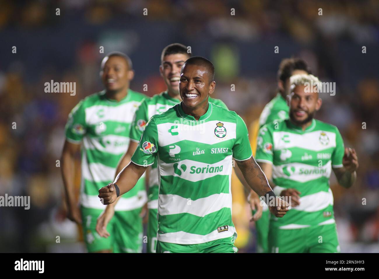 Monterrey, Mexique. 30 août 2023. 26 août 2023 ; Monterrey, Nuevo León, Mexique; Liga MX 2023 Apertura Fitth match entre UANL Tigres et Santos Laguna à Estádio Universitário. Santos Players Celebrating 1-0 by #31 milieu de terrain Santos Laguna, Emerson Rodriguez crédit obligatoire : Toby Tande/PXImages crédit : PX Images/Alamy Live News Banque D'Images