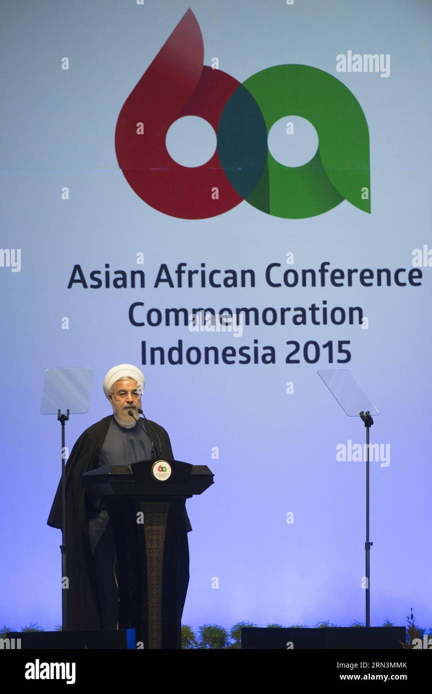 (150422) -- JAKARTA, le 22 avril 2015 -- le président iranien Hassan Rouhani prend la parole lors du sommet Asie-Afrique à Jakarta, capitale de l'Indonésie, le 22 avril 2015. Le sommet a lieu ici mercredi. ) (nxl) INDONESIA-JAKARTA-ASIAN-AFRICAN-SUMMIT LuixSiuxWai PUBLICATIONxNOTxINxCHN Jakarta avril 22 2015 le président iranien Hassan Rouhani prend la parole lors du Sommet Asie-Afrique à Jakarta capitale de l'Indonésie LE 22 2015 avril le Sommet EST héros mercredi nxl Indonésie Jakarta Sommet Asie-Afrique PUBLICATIONxNOTxINxCHN Banque D'Images