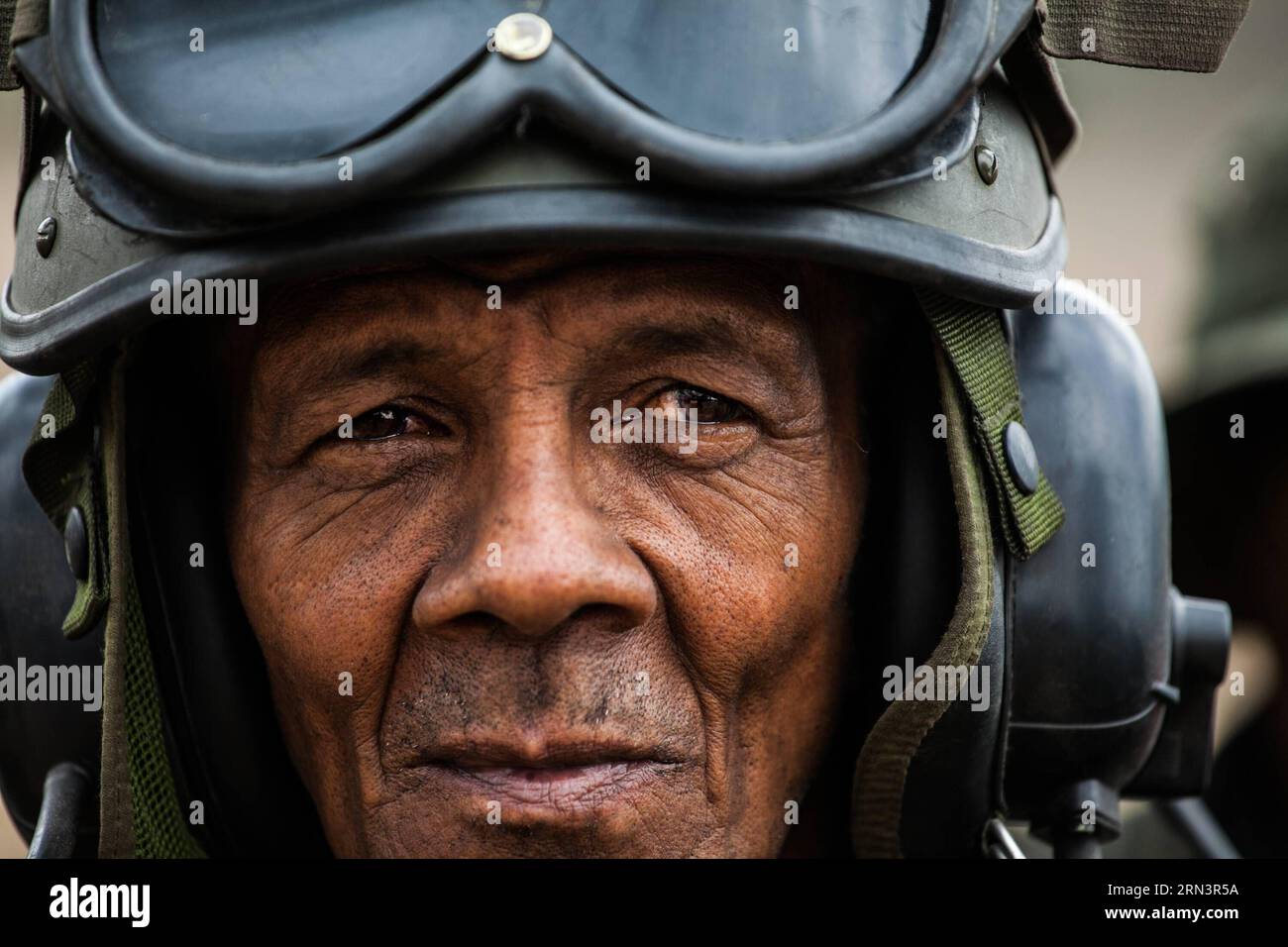 Un soldat prend part aux exercices militaires Homeland Hurricane de l’Armée bolivarienne du Venezuela dans la phase II de l’exercice militaire Sovereign Shield 2015 à Elorza, État d’Apure, Venezuela, le 24 avril 2015. Boris Vergara) (zhf) VENEZUELA-ELORZA-EXERCICE MILITAIRE e BorisxVergara PUBLICATIONxNOTxINxCHN un soldat prend part aux exercices militaires de l'ouragan de la patrie de l'armée bolivarienne du Venezuela dans la phase II de l'EXERCICE militaire Sovereign Shield 2015 dans l'État d'Elorza Venezuela LE 24 2015 avril Boris Vergara zhf Venezuela Elorza EXERCICE militaire e PUBLICATIONxNOTxNOXTN Banque D'Images