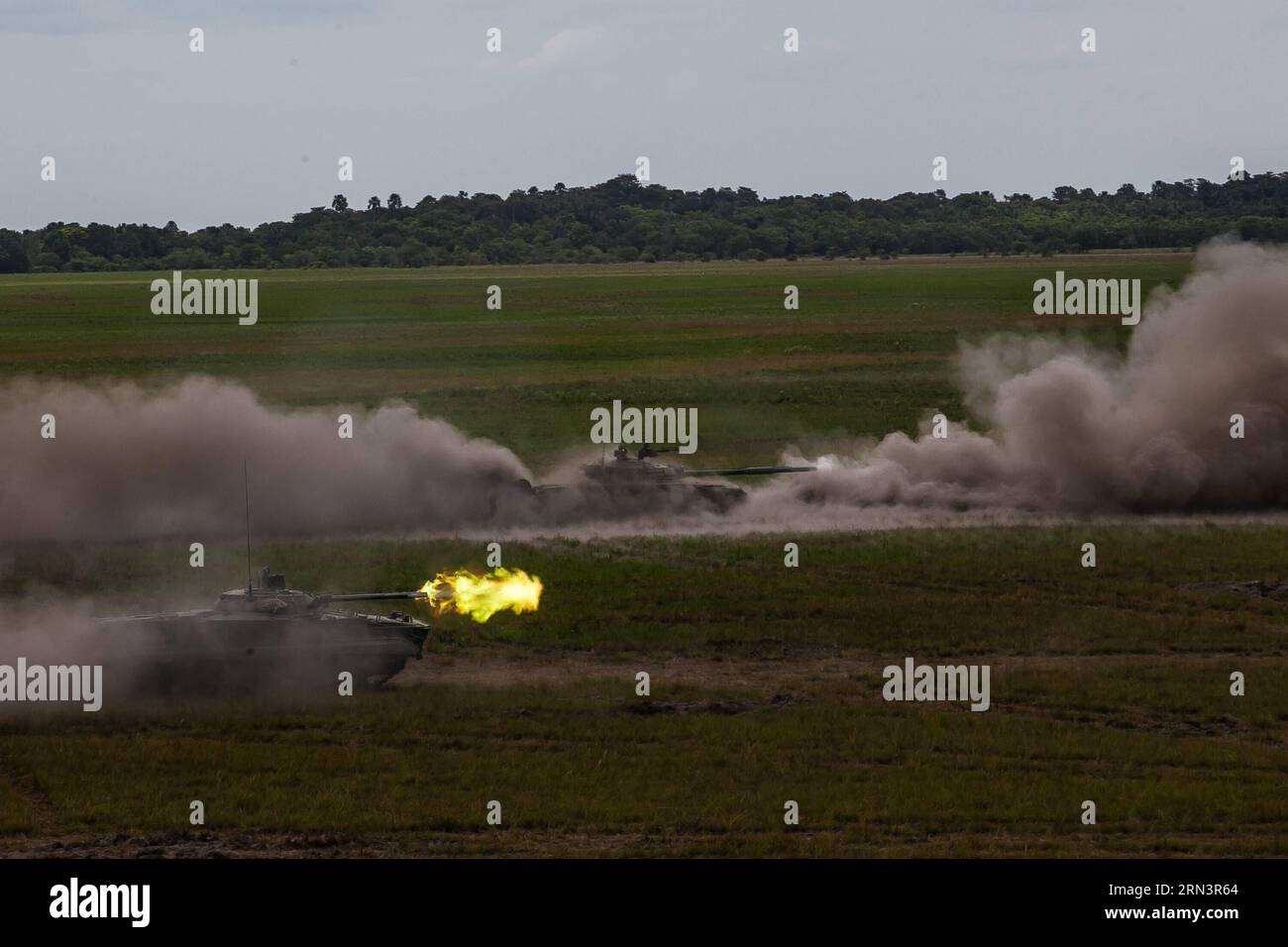 Des soldats prennent part aux exercices militaires Homeland Hurricane de l’Armée bolivarienne du Venezuela dans la phase II de l’exercice militaire Sovereign Shield 2015 à Elorza, État d’Apure, Venezuela, le 24 avril 2015. Boris Vergara)(zhf) VENEZUELA-ELORZA-EXERCICE MILITAIRE e BorisxVergara PUBLICATIONxNOTxINxCHN des soldats prennent part aux exercices militaires de l'ouragan Homeland de l'armée bolivarienne du Venezuela dans la phase II de l'EXERCICE militaire Sovereign Shield 2015 dans l'État d'Elorza Venezuela LE 24 2015 avril Boris Vergara zhf Venezuela Elorza EXERCICE militaire e PUBLICATIONxNOxNXNXNXNXNO Banque D'Images