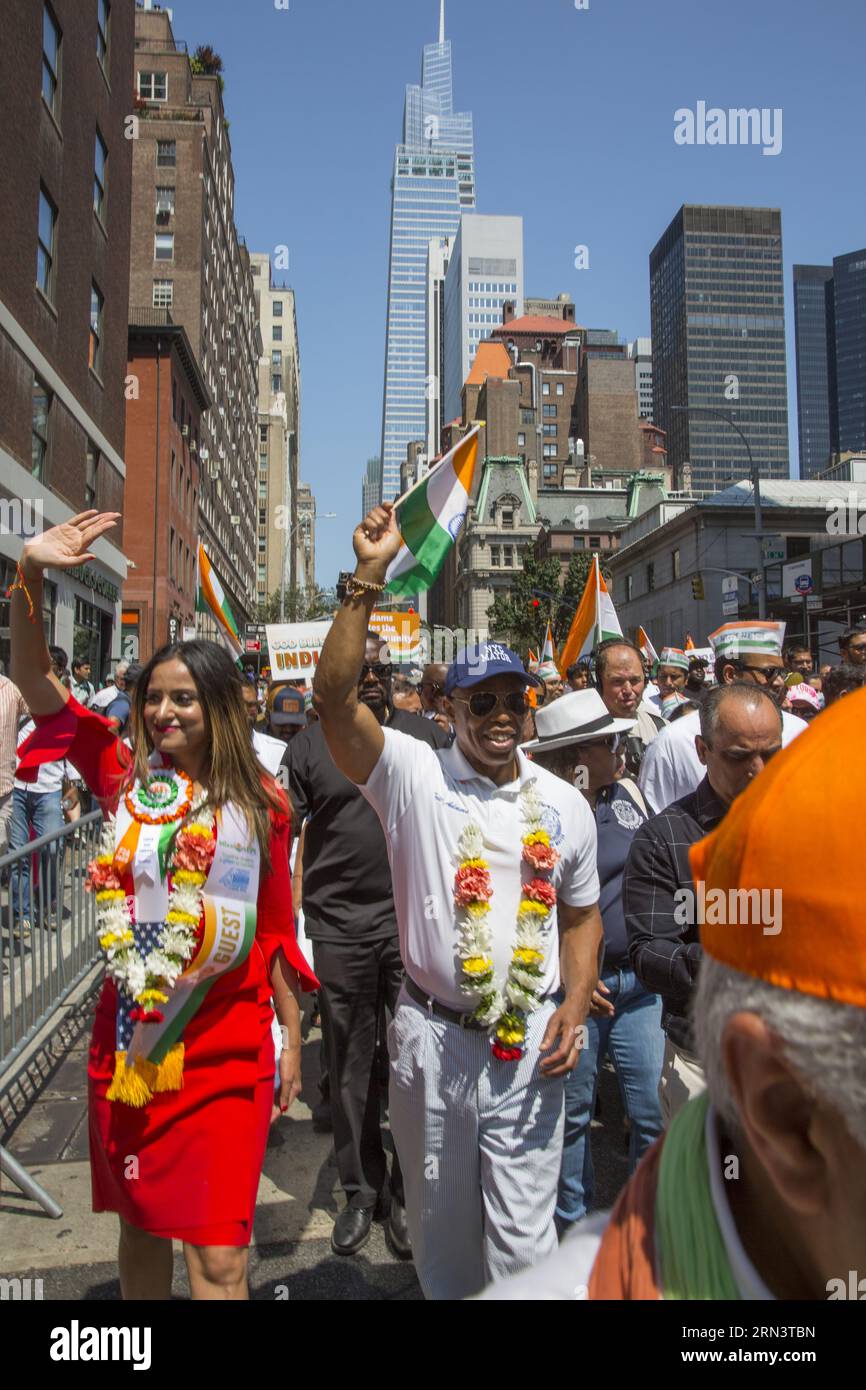 41e défilé annuel de la Journée de l'Inde sur Madison Avenue à New York en 2023. Le maire Adams marche dans le défilé avec l'un des invités d'honneur. Banque D'Images