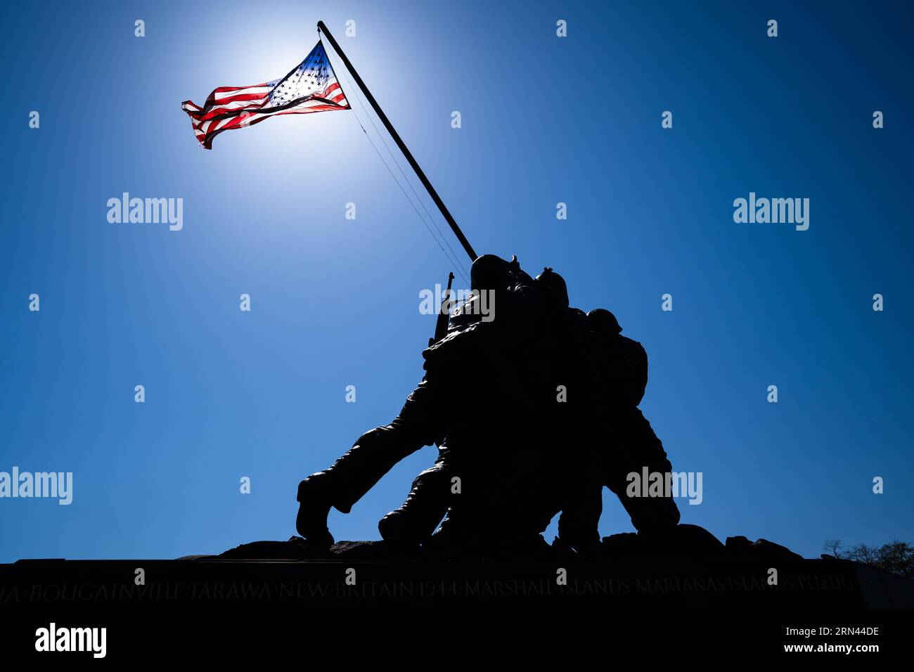 ARLINGTON, Virginie, États-Unis — le mémorial d'Iwo Jima, également connu sous le nom de Mémorial de guerre du corps des Marines, est un puissant hommage à la valeur des Marines américains pendant la Seconde Guerre mondiale Banque D'Images