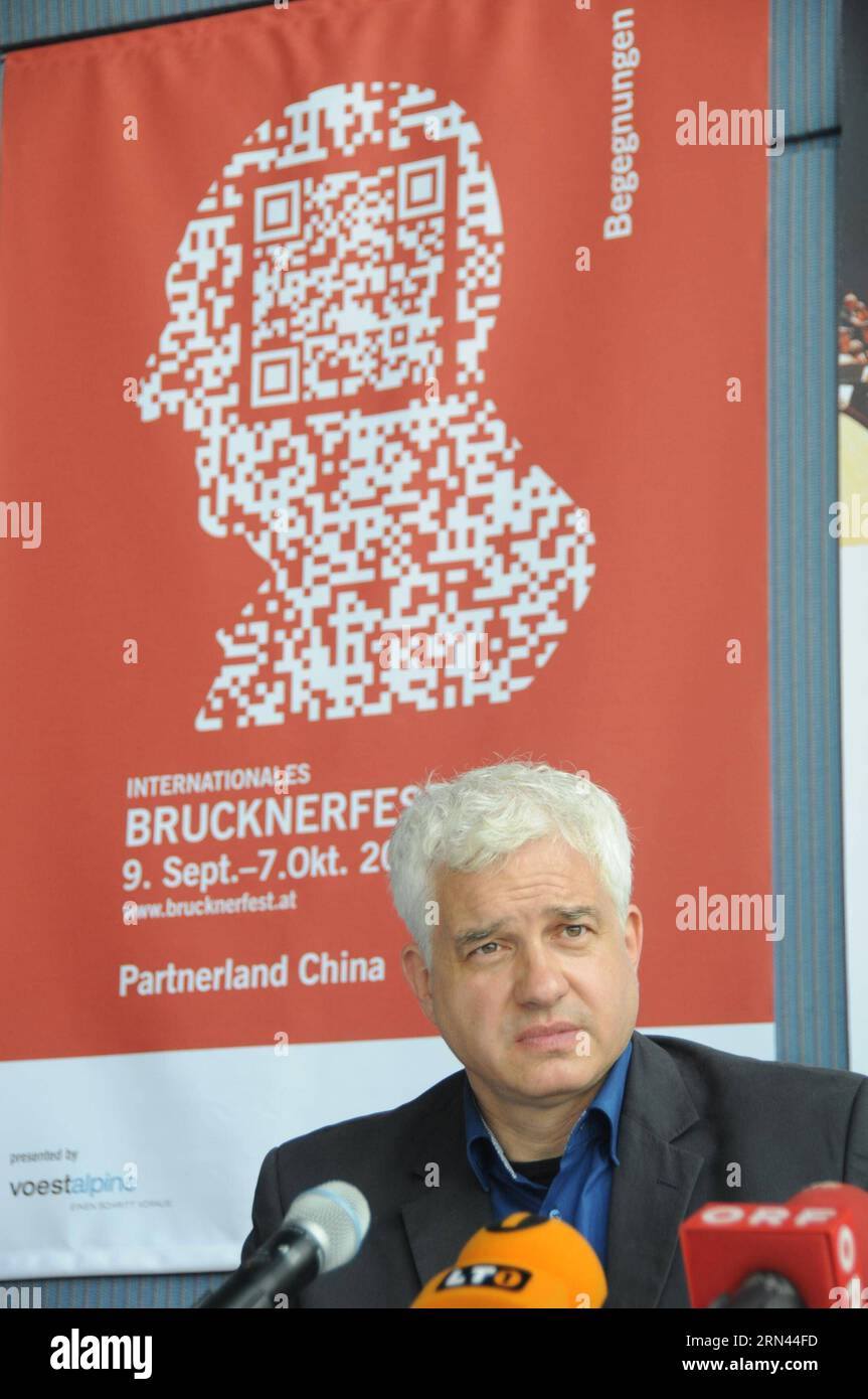 (150506) -- LINZ, le 6 mai 2015 -- le directeur culturel du festival de musique Brucknerfest 2015 Hans-Joachim Frey assiste à une conférence de presse du festival à Linz, en Autriche, le 5 mai 2015. Le Festival de musique Brucknerfest 2015 dans la ville autrichienne de Linz est de construire des ponts culturels avec la Chine, pays partenaire de cette année, a déclaré mardi un responsable du festival. Le festival se déroulera du 13 septembre au 7 octobre. ) AUSTRIA-LINZ-CHINA-BRUCKNERFEST 2015 LiuxXiang PUBLICATIONxNOTxINxCHN Linz Mai 6 2015 Directeur culturel du Festival de musique Bruckner 2015 Hans Joachim Frey assiste à une conférence de presse de Banque D'Images