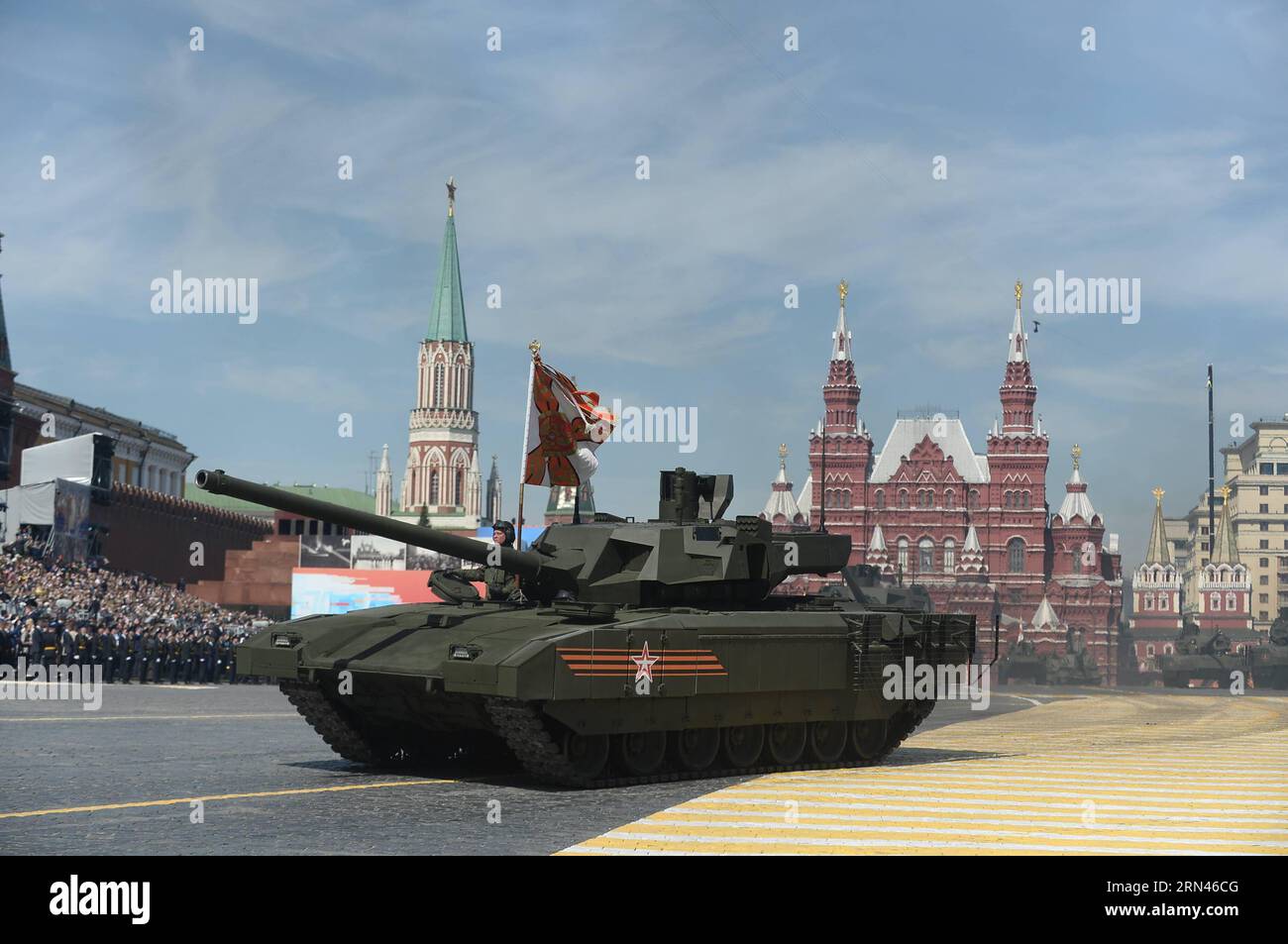 (150509) -- MOSCOU, le 9 mai 2015 -- Un char de combat principal T-14 Armata est vu lors du défilé militaire marquant le 70e anniversaire de la victoire dans la Grande Guerre patriotique, à Moscou, Russie, le 9 mai 2015.) RUSSIE-MOSCOU-DÉFILÉ DU JOUR DE LA VICTOIRE JiaxYuchen PUBLICATIONxNOTxINxCHN Moscou Mai 9 2015 a T 14 armata char de combat principal EST Lacs pendant le défilé militaire marquant le 70e anniversaire de la victoire dans le Grand patriotique était à Moscou Russie 9 2015 mai Russie Moscou défilé du jour de la victoire JiaxYuchen PUBLICATIONxNOTxINxCHN Banque D'Images