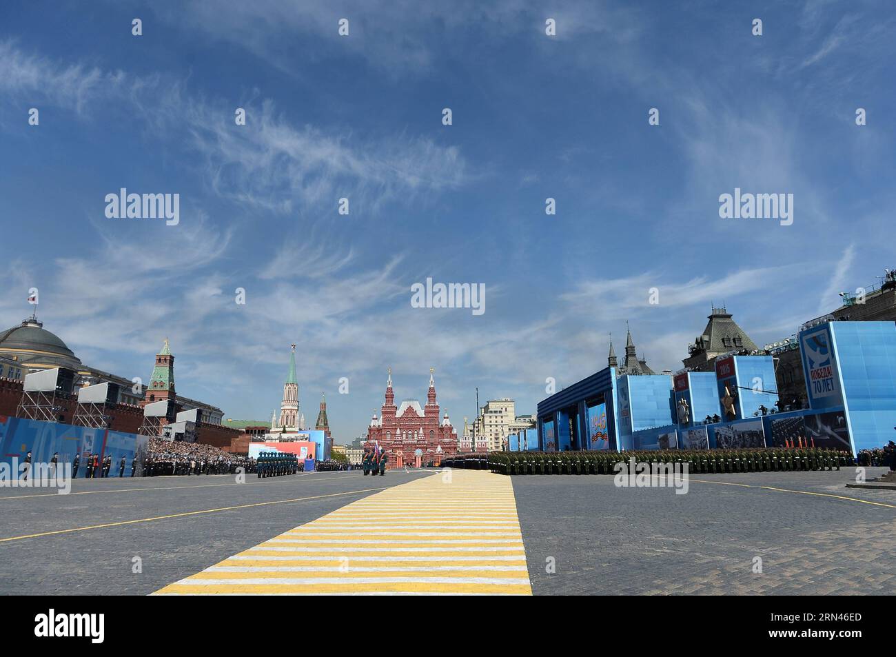 (150509) -- MOSCOU, le 9 mai 2015 -- le défilé militaire marquant le 70e anniversaire de la victoire de la Seconde Guerre mondiale commence à Moscou, Russie, le 9 mai 2015. RUSSIE-MOSCOU-DÉFILÉ DU JOUR DE LA VICTOIRE JiaxYuchen PUBLICATIONxNOTxINxCHN Moscou le 9 2015 mai le défilé militaire marquant le 70e anniversaire de la victoire du monde WAS II COMMENCE à Moscou Russie le 9 2015 mai Russie Moscou défilé du jour de la victoire JiaxYuchen PUBLICATIONxNOTxINxCHN Banque D'Images