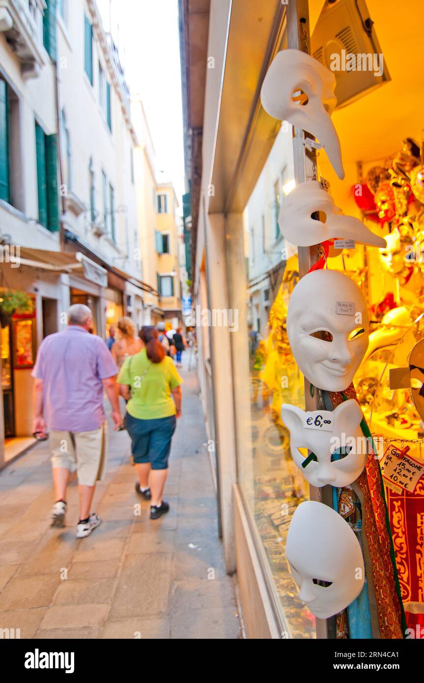 Italie Venise Boutique de souvenirs avec des masques de carnaval Banque D'Images