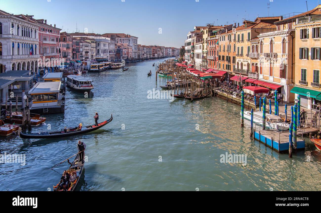 Grand Canal avec gondoles, Venise, Vénétie, Italie du Nord, Italie. Site du patrimoine mondial de l'UNESCO Banque D'Images