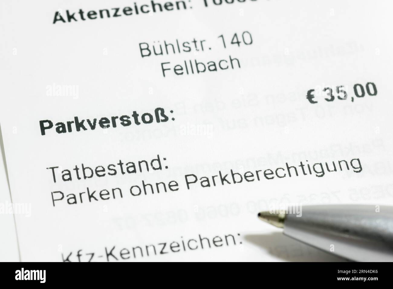 Contravention, infraction de stationnement, contravention de stationnement, demande de paiement, stylo, Baden-Wuerttemberg, Allemagne Banque D'Images