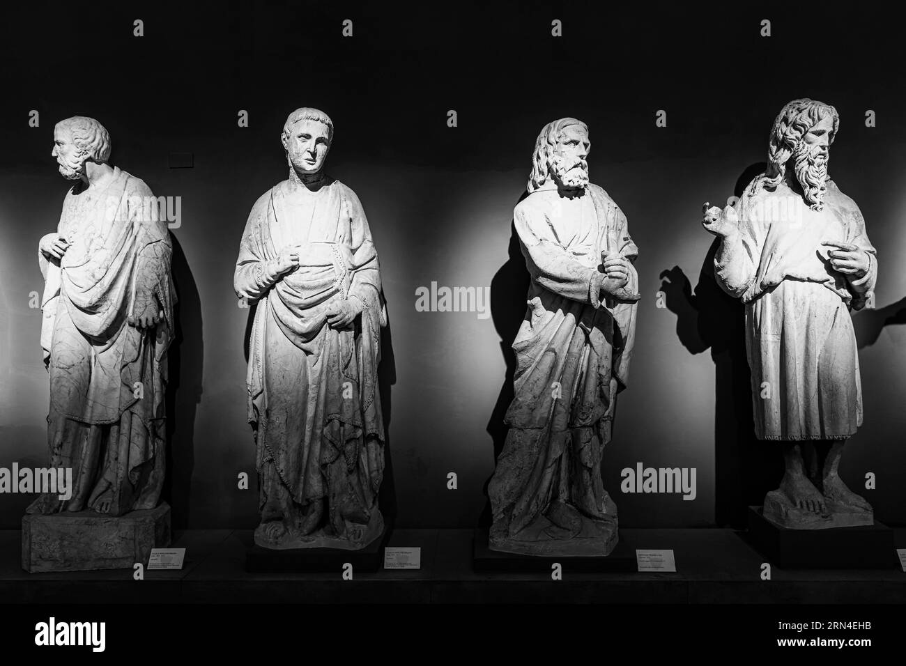 Sculptures des Apôtres d'après Giovanni Pisano, photographie en noir et blanc, Musée de la cathédrale, Museo del Opera, Sienne, Toscane, Italie, Europe Banque D'Images