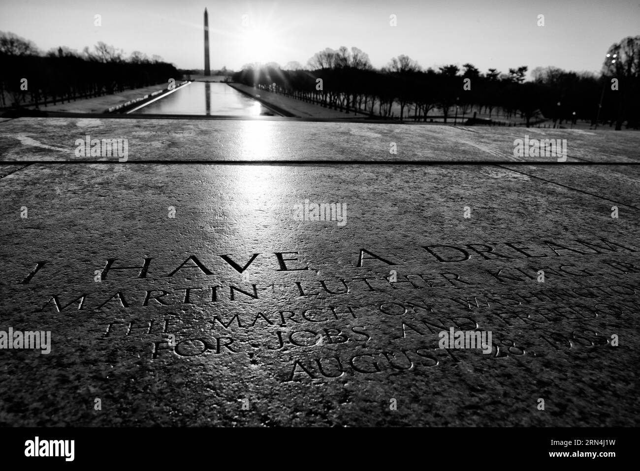J'ai Une inscription de rêve, Lincoln Memorial, Washington, D.C. photographie en noir et blanc montrant l'inscription sur une surface de pierre avec le Washington Monument en arrière-plan. Banque D'Images