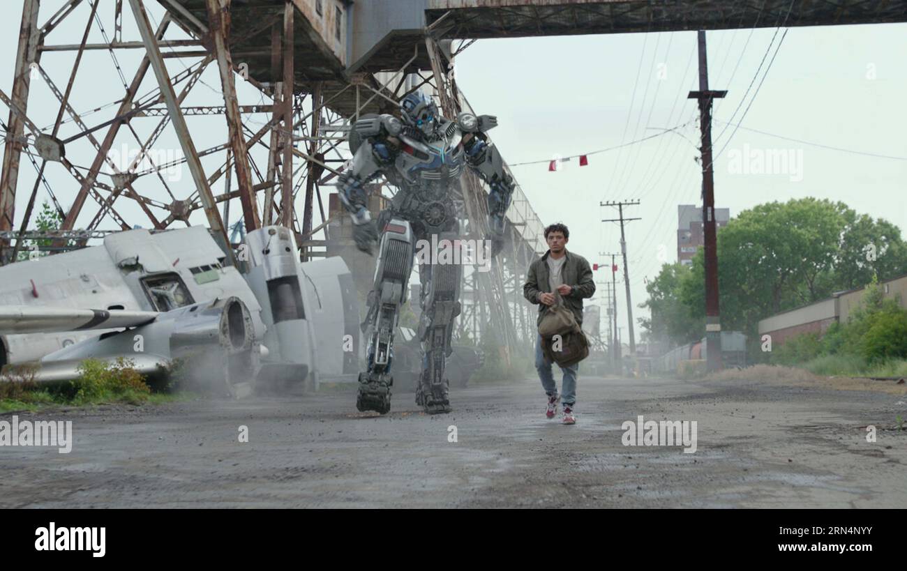 TRANSFORMERS : RISE OF THE BEASTS (2023) ANTHONY RAMOS STEVEN CAPLE JR (DIR) PARAMOUNT PICTURES/MOVIESTORE COLLECTION Banque D'Images