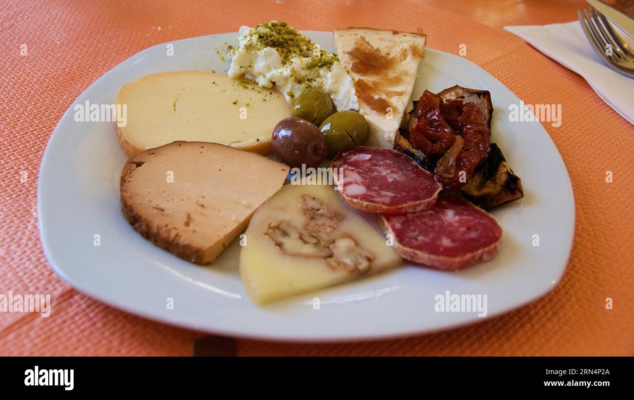 Antipasto, assiette à saucisses, spécialités Nebrodi, Close up, Culinaria, cuisine sicilienne, Nebrodi, Sicile, Italie, Europe Banque D'Images