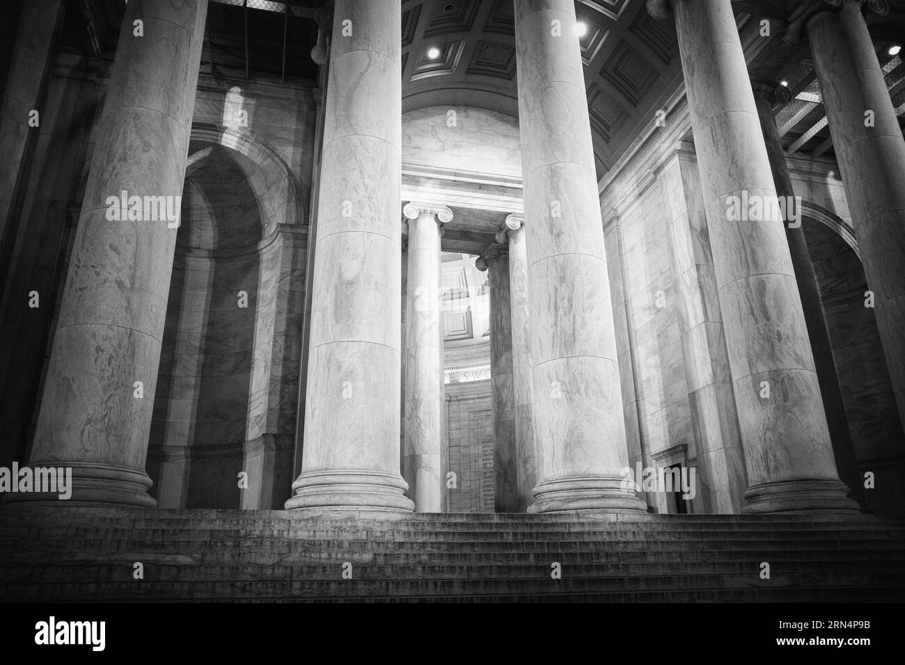 WASHINGTON DC, États-Unis — Une photographie en noir et blanc du Jefferson Memorial. Le Jefferson Memorial est un hommage emblématique au troisième président américain, Thomas Jefferson. Surplombant le Tidal Basin, ce monument néoclassique témoigne de la contribution de Jefferson aux principes fondateurs de la nation. Banque D'Images