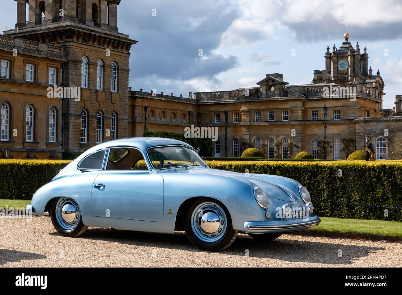 Porsche 356 Pre A coupé 1954 au salon prive Concours 2023 au Blenheim Palace Woodstock Oxfordshire UK Banque D'Images