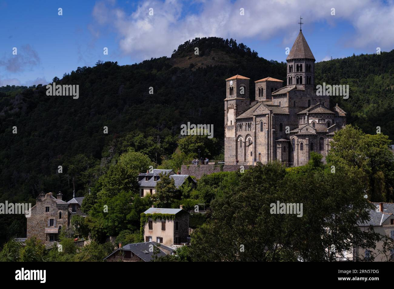 Eglise de Saint-Nectaire Église du prieuré, Saint-Nectaire, département du Puy-de-Dôme, région Auvergne-Rhone-Alpes, France Banque D'Images