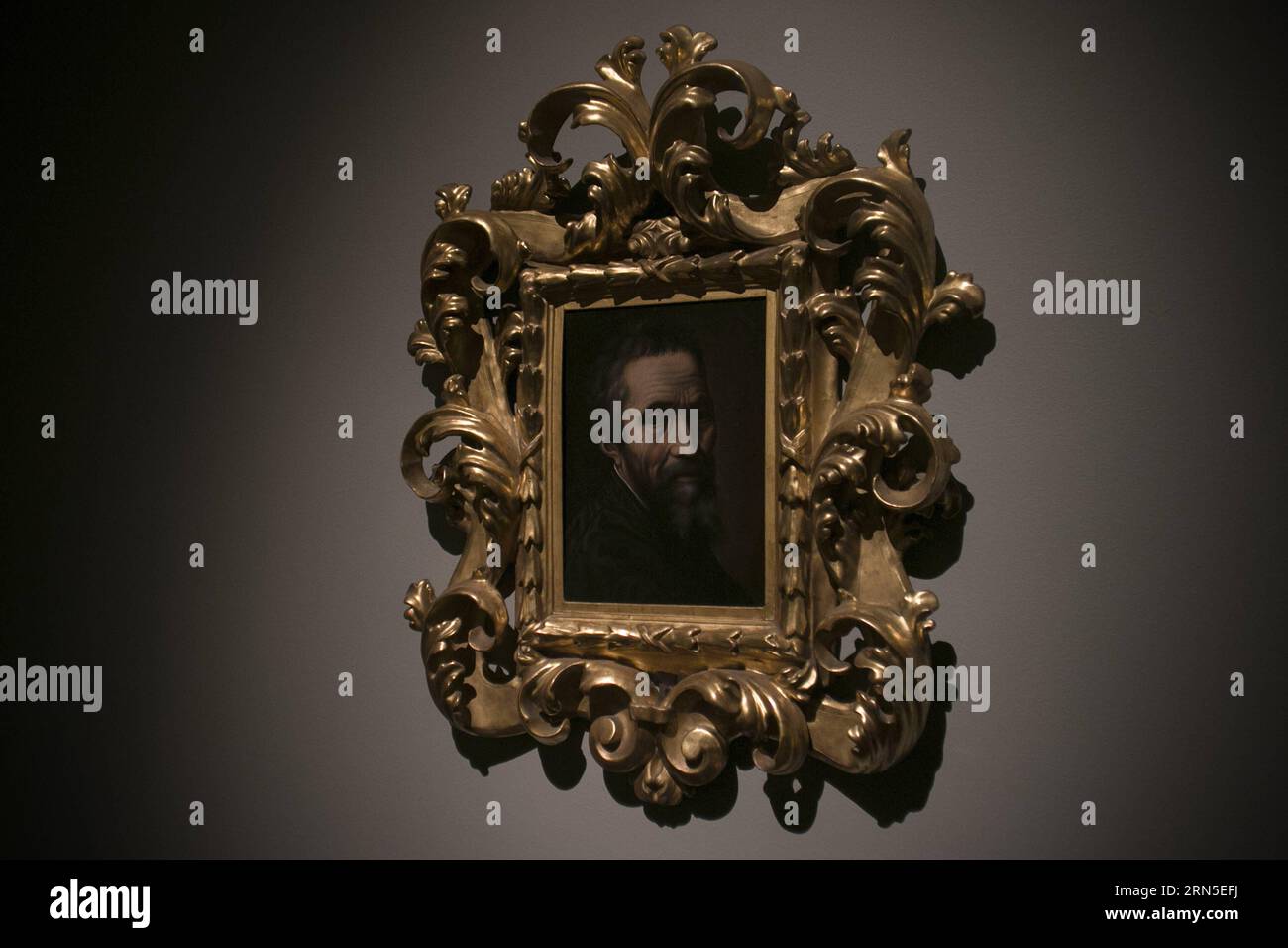 (150623) -- MEXICO, le 23 juin 2015 -- le portrait de Michelangelo Buonarroti est présenté lors d'une tournée pour les représentants des médias de l'exposition Michelangelo Buonarroti : un artiste entre deux mondes , au Palais des Beaux-Arts de Mexico, capitale du Mexique, le 23 juin 2015. L’exposition Michelangelo Buonarroti : un artiste entre deux mondes sera ouverte au public du 26 juin au 27 septembre 2015. Alejandro Ayala) (da) MEXICO-MEXICO CITY-CULTURE-EXPOSITION e AlejandroxAyala PUBLICATIONxNOTxINxCHN 150623 Mexico juin 23 2015 le portrait de Michelangelo Buonarroti EST présenté Banque D'Images