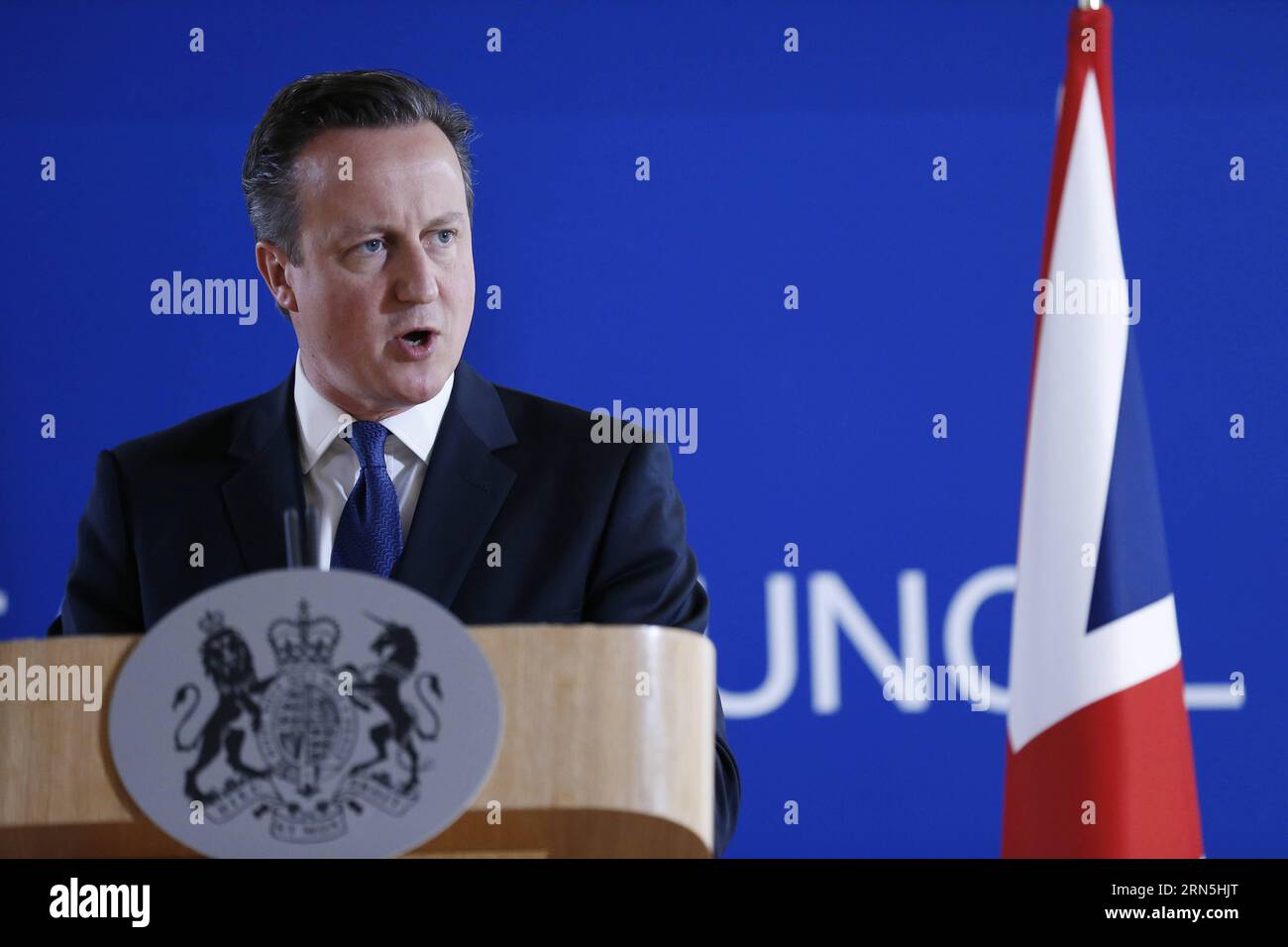 (150626) -- BRUXELLES, le 26 juin 2015 -- le Premier ministre britannique David Cameron prend la parole lors d'une conférence de presse après un sommet de l'UE à Bruxelles, Belgique, le 26 juin 2015. SOMMET BELGIQUE-UE YexPingfan PUBLICATIONxNOTxINxCHN 150626 Bruxelles juin 26 2015 le Premier ministre britannique David Cameron prend la parole lors d'une conférence de presse après le sommet de l'UE à Bruxelles Belgique juin 26 2015 Belgique Sommet de l'UE YexPingfan PUBLICATIONxNOTxINxCHN Banque D'Images