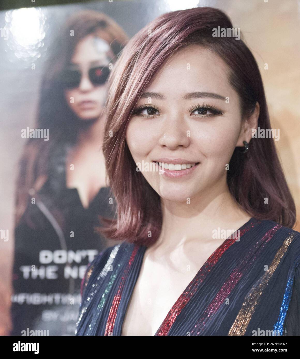 LOS ANGELES, le 28 juin 2015 -- la chanteuse pop Jane Zhang rencontre les médias après la première du film Terminator Genisys à Hollywood, aux États-Unis, le 28 juin 2015. Le film sera projeté à l'écran aux États-Unis le 1 juillet. ) US-HOLLYWOOD-FILM TERMINATOR GENISYS -PREMIERE-JANE ZHANG YangxLei PUBLICATIONxNOTxINxCHN Los Angeles juin 28 2015 la chanteuse pop Jane Zhang rencontre les médias après la première de film Terminator Genisys à Hollywood les États-Unis juin 28 2015 le film VA frapper l'écran aux États-Unis LE 1 juillet U.S. Hollywood film Terminator GeniSys Premiere Jane Zhang YangxLei PUBLICATIONxNOTxINxCHN Banque D'Images