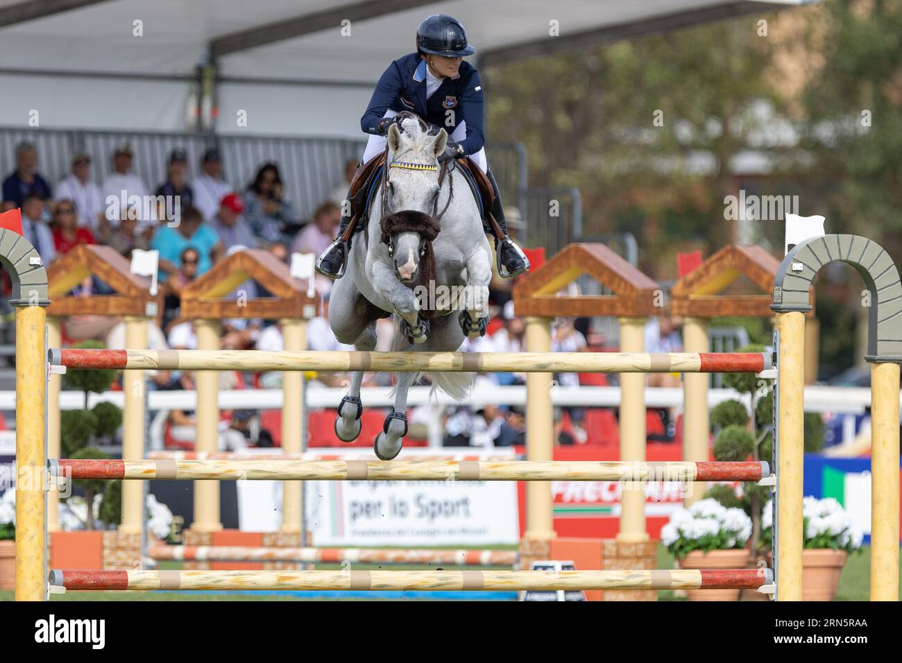 Milan, Italie. 31 août 2023. HELLSTROM Wilma de Suède chevauchant Cicci Bjn lors du Championnat d'Europe de saut d'obstacles FEI 2023, événement équestre le 30 août 2023 à l'hippodrome Snai San Siro à Milan, Italie lors du Championnat d'Europe de saut d'obstacles 2023, course équestre internationale à Milan, Italie, août 31 2023 crédit : Agence photo indépendante/Alamy Live News Banque D'Images