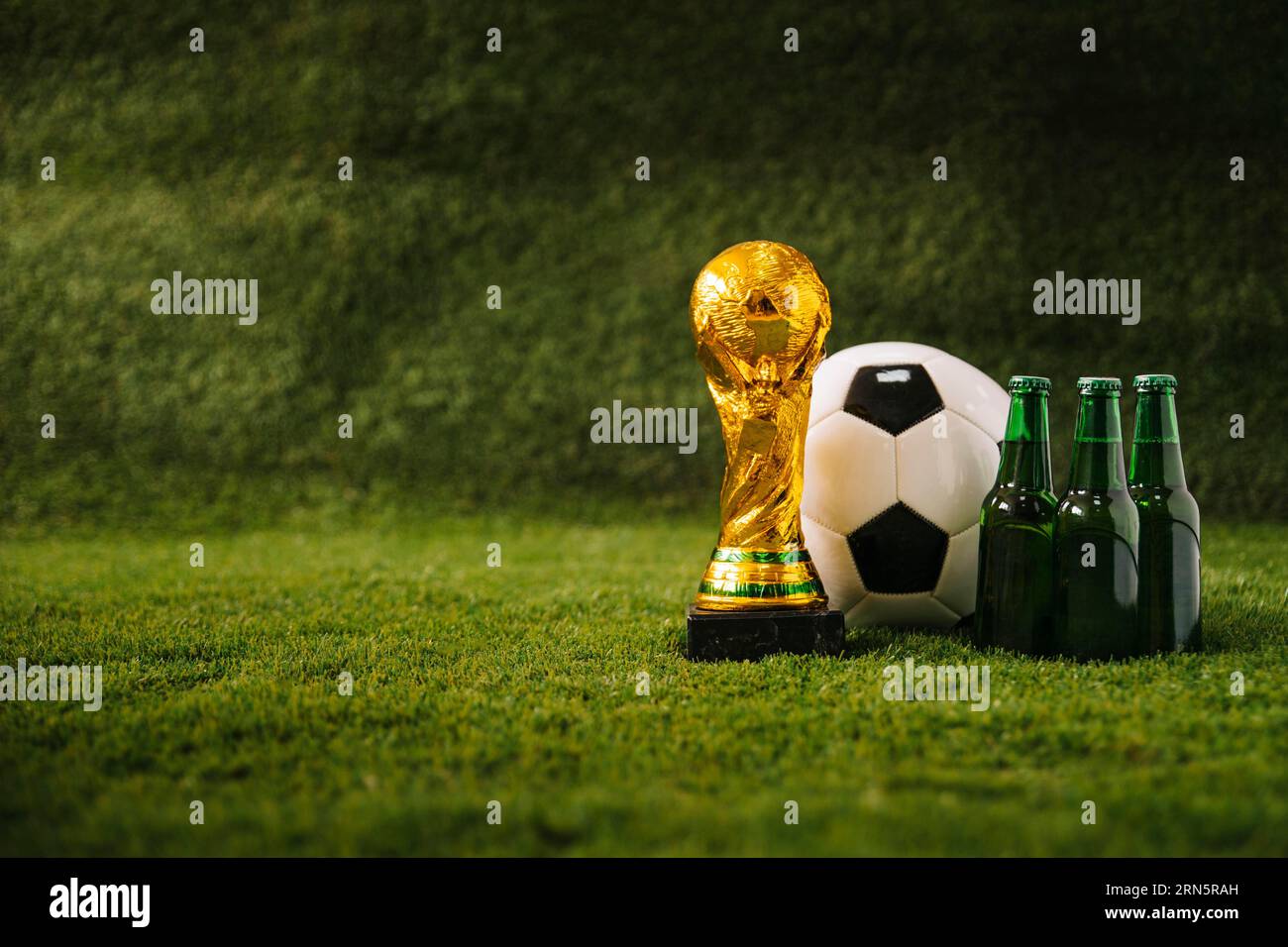 Ballon de rugby biere Banque de photographies et d'images à haute  résolution - Alamy