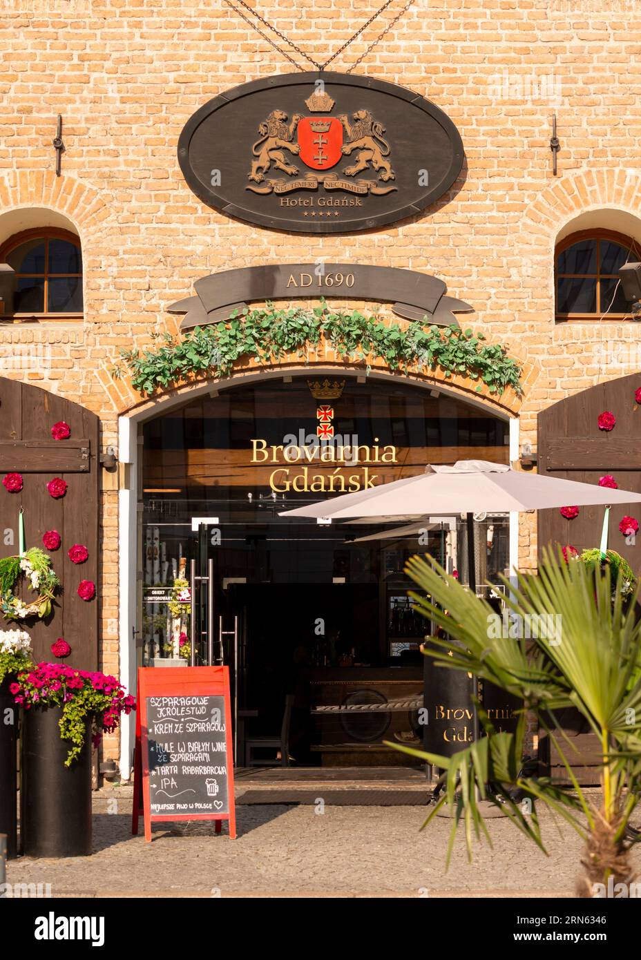 Entrée du restaurant Brovarnia Gdansk dans la vieille ville de Gdansk, Pologne, Europe, UE Banque D'Images