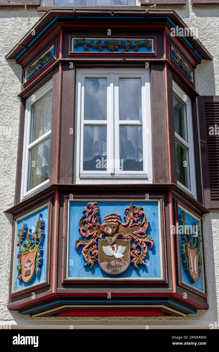 Baies vitrées (fenêtres cintrées) sur de vieilles maisons traditionnelles dans le style Forêt Noire dans la vieille ville, Rottweil, vallée du Neckar, Baden-Wuerttemberg, Allemagne Banque D'Images