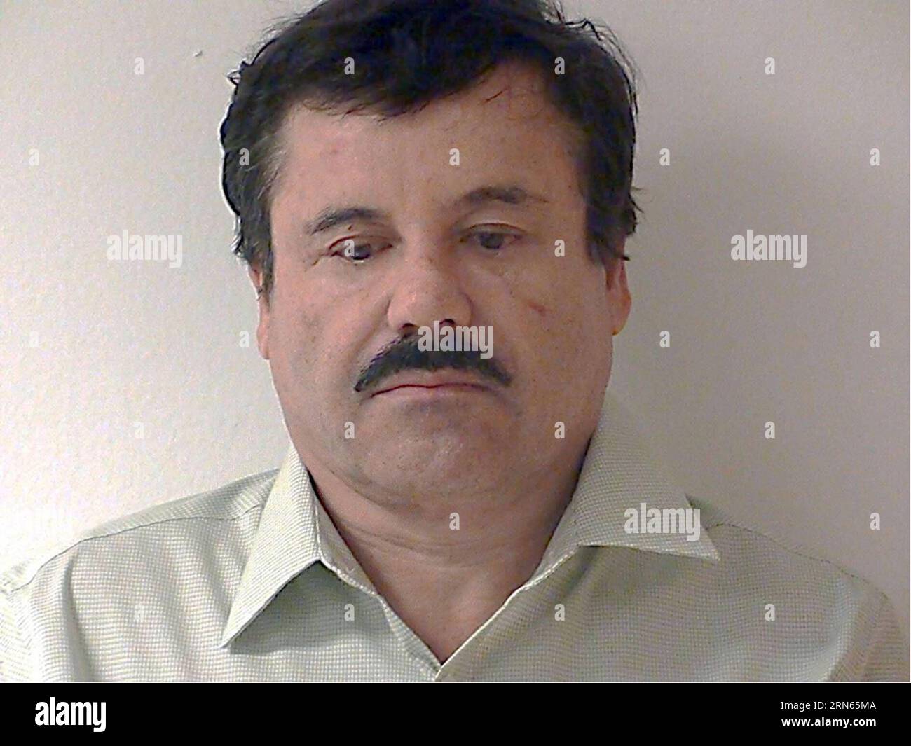 MEXICO, image fournie par le procureur général de la République du Mexique le 25 février 2014 montre le roi du cartel de la drogue mexicain Joaquin El Chapo Guzma identifié à Mexico, au Mexique. Guzman, chef du cartel de la drogue de Sinaloa, a disparu samedi soir de la prison de haute sécurité Altiplano à l'extérieur de Mexico, selon la Commission de sécurité nationale. (ZJY) MEXIQUE-CARTEL-GUZMAN-ESCAPE-FILE GENERALXATTORNEYXOFXTHEXREP... PUBLICATIONxNOTxINxCHN Mexico City image fournie par le procureur général de la République du Mexique LE 25 2014 février montre Joa, le roi du cartel de la drogue MEXICAIN Banque D'Images