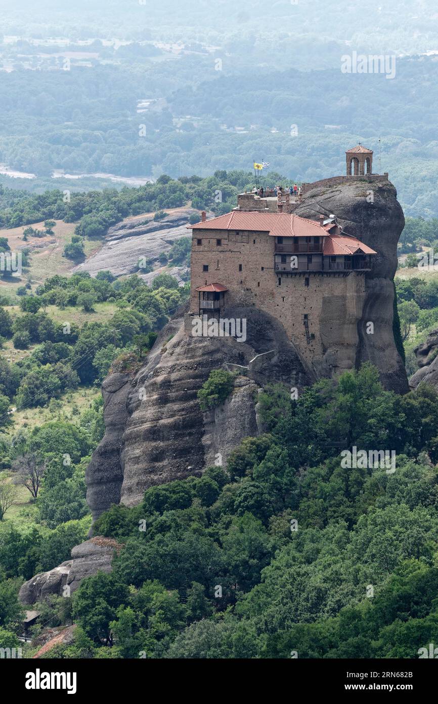 Le monastère d'Agiou Nikolaou Anapavsa, aussi Agios Nikolaos Anapafsas. Les monastères grecs orthodoxes des Météores sont construits sur des falaises de grès au-dessus Banque D'Images