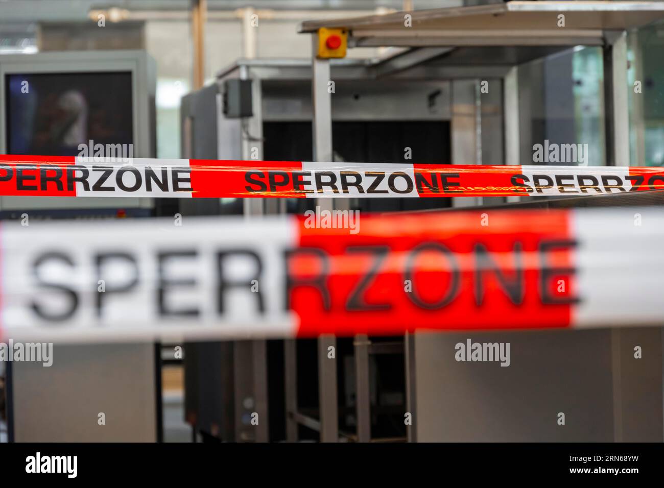 Zone réglementée, ruban adhésif à l'aéroport de Munich Banque D'Images